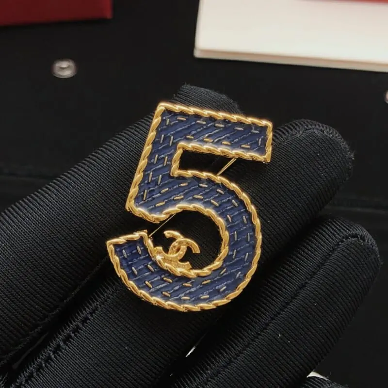 chanel brooches pour femme s_12156731